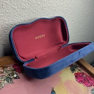 BLUE VLEVET GUCCI SUNGLASSES CASE